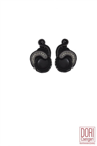 Mezzanotte Stylish Clip Earrings